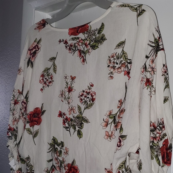 /Blouse/Top/ - Picture 2 of 2